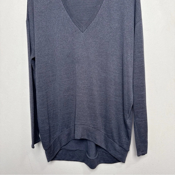 Aritzia Wilfred Free Womens Medium Vneck Rayon Devinette Tshirt - Picture 4 of 14